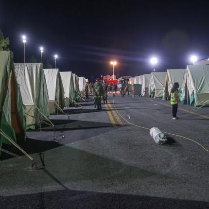 οι σκηνές που στήθηκαν για τους σεισμόπληκτους