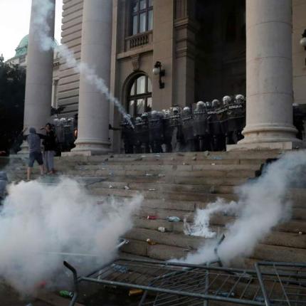 σερβία επεισόδια βουλή