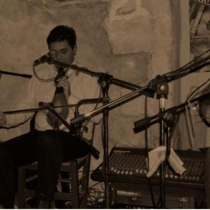 Ο Δημήτρης Σγουρός στο χοροστάσι του Χορωδείου