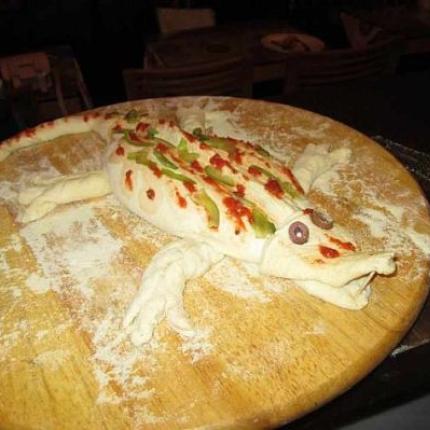 Ο Σήφης Κροκοδειλάκης έγινε περιζήτητη .. πίτσα στο Ρέθυμνο