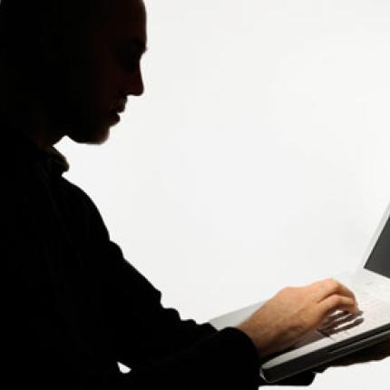 21χρονος εκβίαζε οικογενειάρχη μέσω διαδικτύου