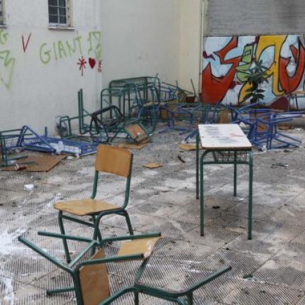 Μπήκαν στο σχολείο και το διέλυσαν - Τρεις νέες συλλήψεις εξωσχολικών στο Ηράκλειο