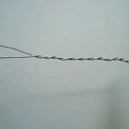 Σύρμα ξεμπερδεύεται αστραπιαία μέσα στο νερό (βίντεο)