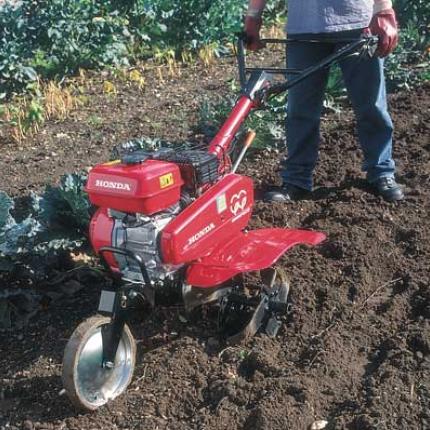 Στις φλόγες σκαφτικό μηχάνημα στο Ρέθυμνο