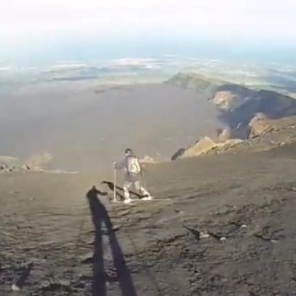 Ιδανικό για ... σκι το ηφαίστειο της Αίτνας