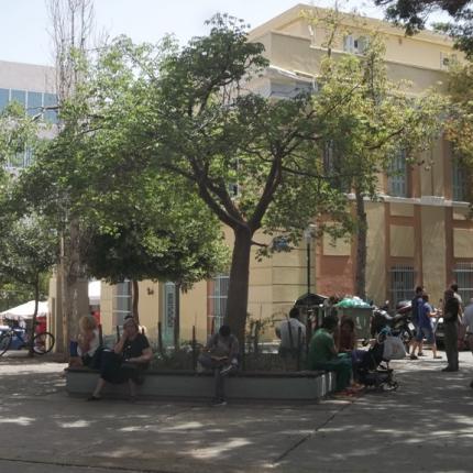 Ψάχνοντας για σκιά στο κέντρο του Ηρακλείου (φωτογραφίες)