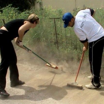 Επιχείρηση "Καθαρά Καλέσα": Μικροί και μεγάλοι έπιασαν τις σκούπες!