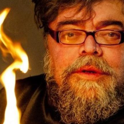 Ο Σταμάτης Κραουνάκης αφηγείται παραμύθια στο Ίδρυμα "Μιχάλης Κακογιάννης"