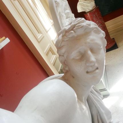 'Οταν τα αγάλματα τραβάνε... selfies!