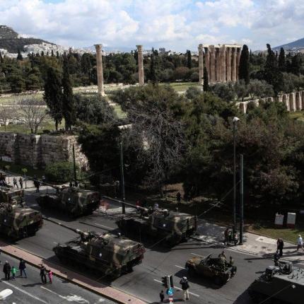 στρατιωτικη παρελαση