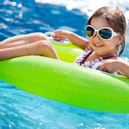 καλοκαίρι διασκέδαση παιδί πισίνα