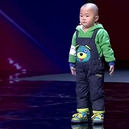 Ένας superstar ... τριών μόλις ετών! (βίντεο)