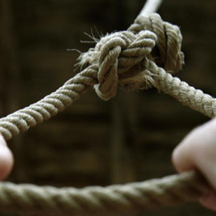 Γαλλία: Ζήτησε αντικείμενα του άνδρα της που αυτοκτόνησε και της έστειλαν ... το σχοινί!