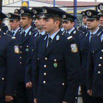 Μια κόνταινε... μια ψήλωνε ο υποψήφιος αστυνομικός