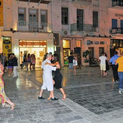 Tango στην παραλιακή λεωφόρο του Ρεθύμνου