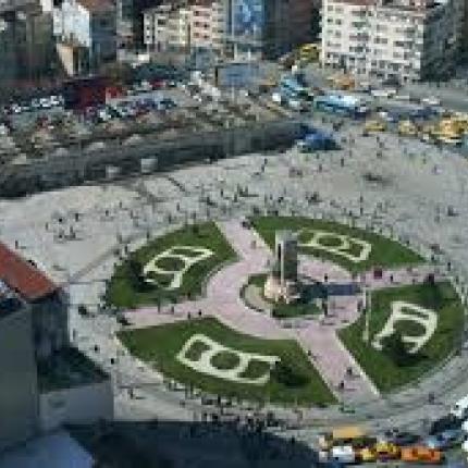 Η αστυνομία χρησιμοποίησε δακρυγόνα για να απωθήσει διαδηλωτές στο κέντρο της Κωνσταντινούπολης