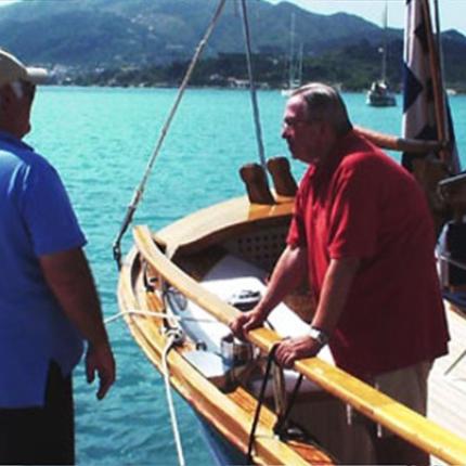 Ο Κωνσταντίνος σχολιάζει την πολιτική κατάσταση της Ελλάδας ... με το δικό του τρόπο (βίντεο)