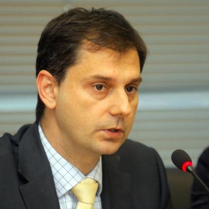 Ο Θεοχάρης , η παραίτηση και ο στρουθοκαμηλισμός ….