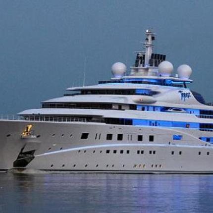 Το "Τοπάζι" των Εμιράτων στον Άγιο Νικόλαο - Μία από τις ακριβότερες θαλαμηγούς του κόσμου στην Κρήτη