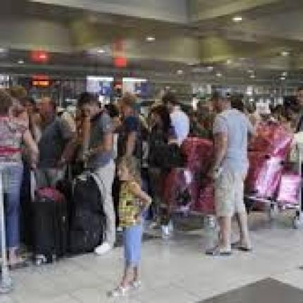 Ο τουρισμός είναι η βαριά βιομηχανία της Ελλάδας, λένε οι Τραπεζίτες