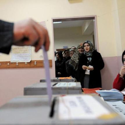 Ήττα για το κυβερνών κόμμα σε επαναληπτικές στη Τουρκία