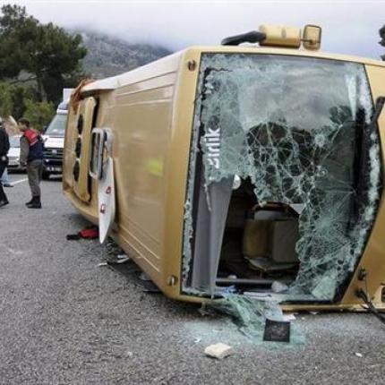 Οκτώ νεκροί από πτώση λεωφορείου στην Τουρκία