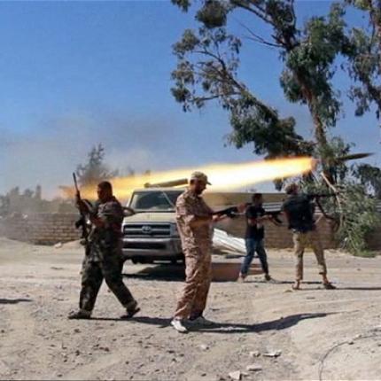 Λιβύη: Δεξαμενές καυσίμων φλέγονται κοντά στο αεροδρόμιο της Τρίπολης