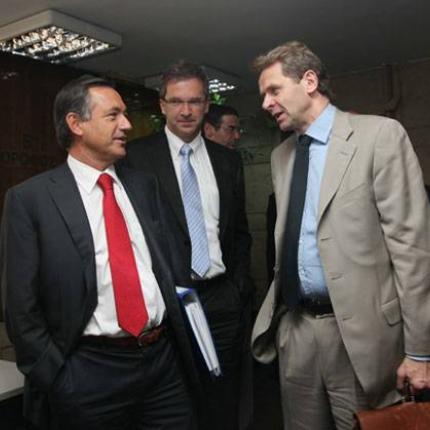 Πιο κοντά σε συμφωνία με την Τρόικα, μετά την αποψινή συνάντηση