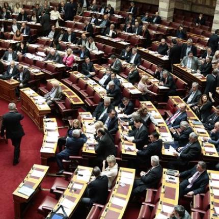 Οι 42 τροπολογίες που "πέρασαν" το Σάββατο στη Βουλή