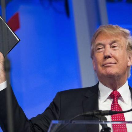 τραμπ βίβλος1