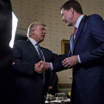 τραμπ κομέι