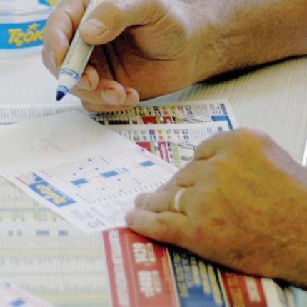 Ουρές με προβλέψεις και όνειρα... στα πρακτορεία του ΟΠΑΠ στο Ηράκλειο