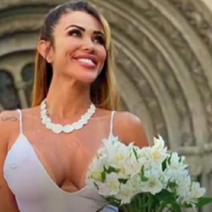 παντρευτηκε τον εαυτο της