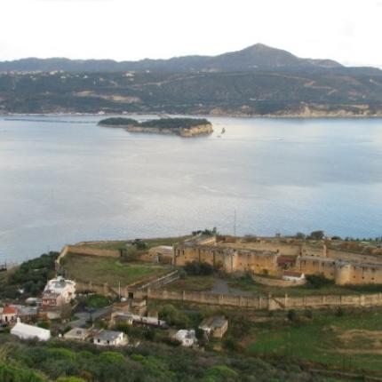 Η Κρήτη σηκώνει για ακόμη μία φορά το ανάστημά της - Σε κλοιό η ναυτική βάση της Σούδας