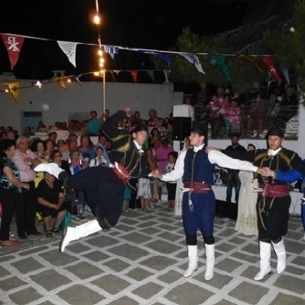 Κρητικό γλέντι ξεσήκωσε τη Μήλο!
