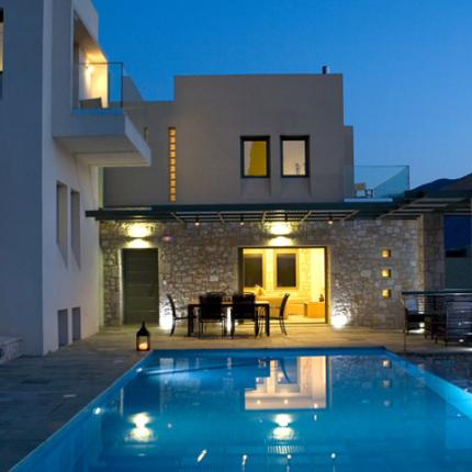 'Ελεγχοι στην Κρήτη για παράνομες ενοικιάσεις βιλών