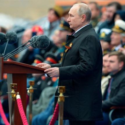 Ο Βλάντιμιρ Πούτιν στους εορτασμούς στην Κόκκινη Πλατεία