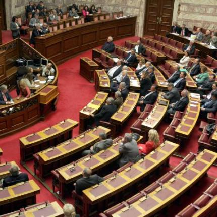 185 Βουλευτές ζητούν την υποχρεωτική εγγραφή των επιχειρήσεων στα επιμελητήρια