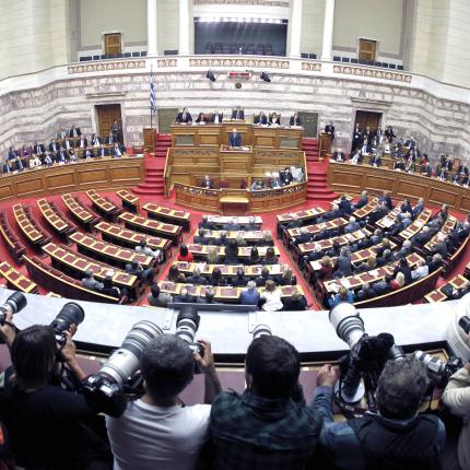 Να επιστρέψουν την αποζημίωση του Ιανουαρίου, καλούνται οι βουλευτές