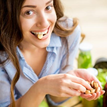 Το σνακ που είναι γεμάτο θερμίδες και όμως μειώνει κατά 16% τον κίνδυνο να παχύνουμε.jpg