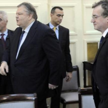 Δυο φορές τα Σκόπια " Μακεδονία" μέσα στην Ελληνική Βουλή