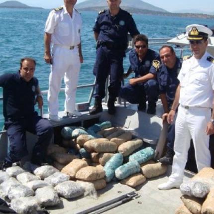 Μεγάλη ποσότητα χασίς σε παραλία της Ηλείας