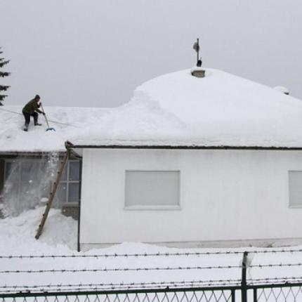 Κατέρρευσε το σπίτι ηλικιωμένης στο Λασίθι από τα χιόνια