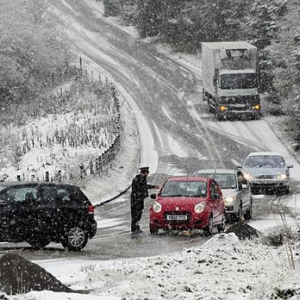 Με αλυσίδες η κυκλοφορία των οχημάτων στη Βόρεια Ελλάδα