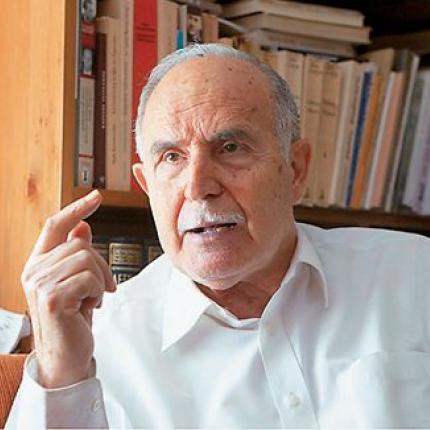 Ο 83χρονος ποιητής, Ντίνος Χριστιανόπουλος τραγούδησε με την "παρέα" του Τσιτσάνη