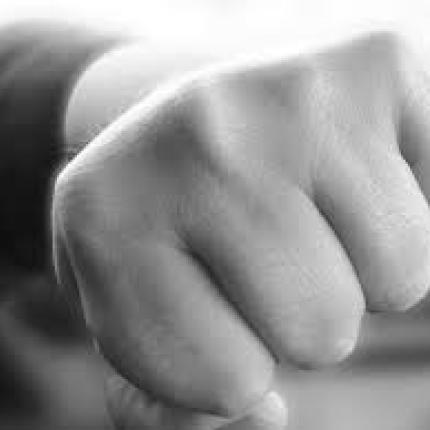 Ξύλο μέχρι... αναισθησίας έφαγαν δύο νεαροί Ηρακλειώτες 