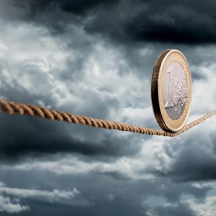 'Υφεση 3,9% στην ελληνική οικονομία το 2013