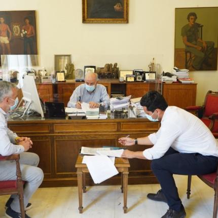 υπογραφή σύμβασης