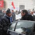 Ο Τσίπρας στη χιονισμένη Βιέννη - Τον υποδέχτηκαν με πανό Έλληνες και Αυστριακοί