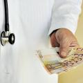 ΣΔΟΕ: Τρεις γιατροί με 21 εκατ. ευρώ στους λογαριασμούς τους